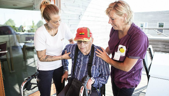 Linda Larsen og Louise Østergaard Nielsen med borger